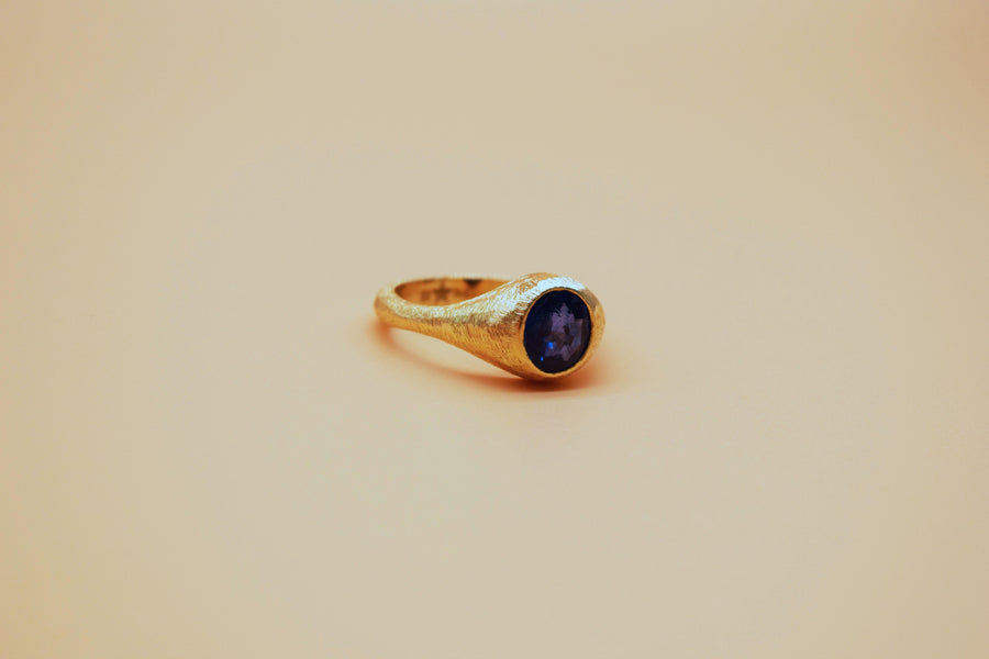 Natural Sapphire Hammered 18K Gold Ring
